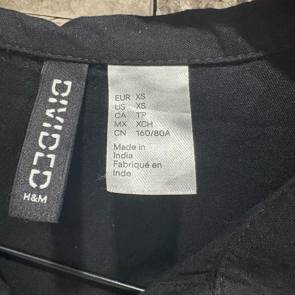 H&M Black Women's Cropped Button-Up Shirt size XS - Picture 2 of 4